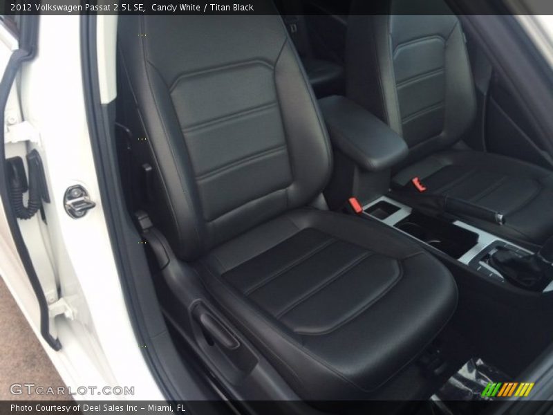 Candy White / Titan Black 2012 Volkswagen Passat 2.5L SE