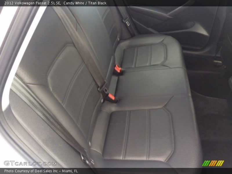 Candy White / Titan Black 2012 Volkswagen Passat 2.5L SE