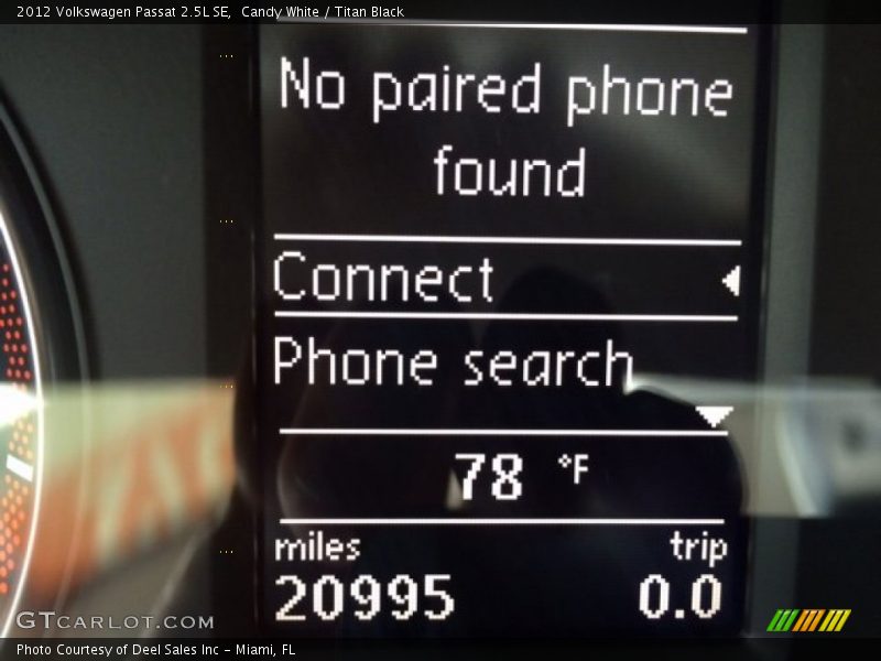 Candy White / Titan Black 2012 Volkswagen Passat 2.5L SE