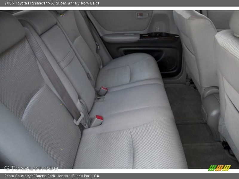 Super White / Ivory Beige 2006 Toyota Highlander V6