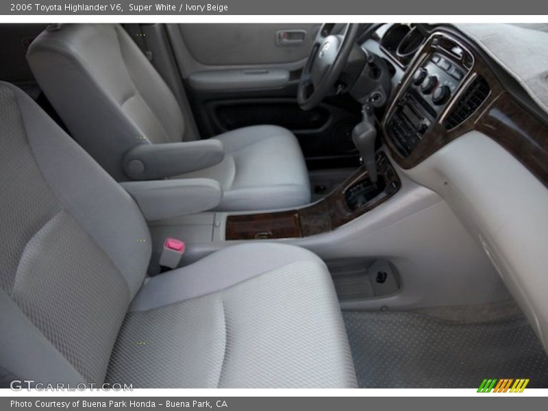 Super White / Ivory Beige 2006 Toyota Highlander V6