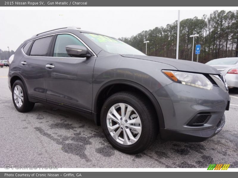 Front 3/4 View of 2015 Rogue SV