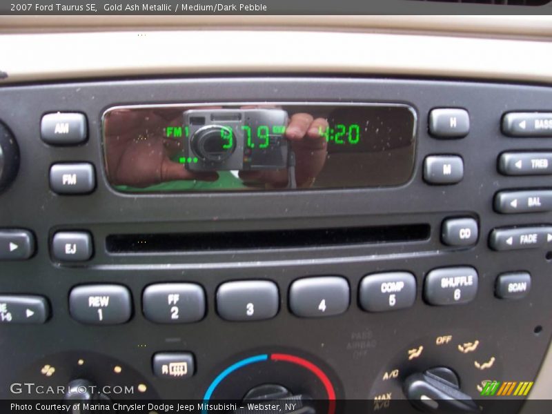 Gold Ash Metallic / Medium/Dark Pebble 2007 Ford Taurus SE