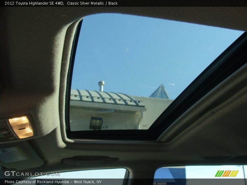 Classic Silver Metallic / Black 2012 Toyota Highlander SE 4WD