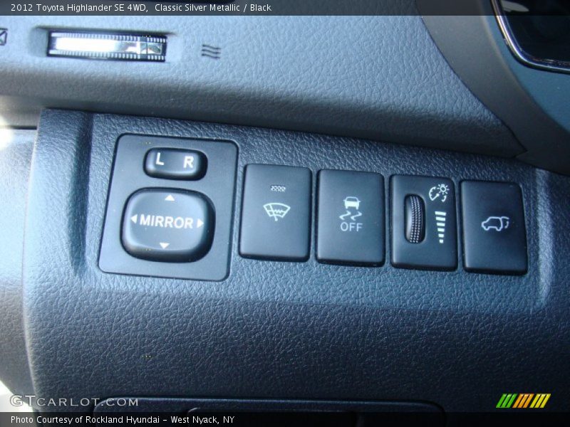 Classic Silver Metallic / Black 2012 Toyota Highlander SE 4WD