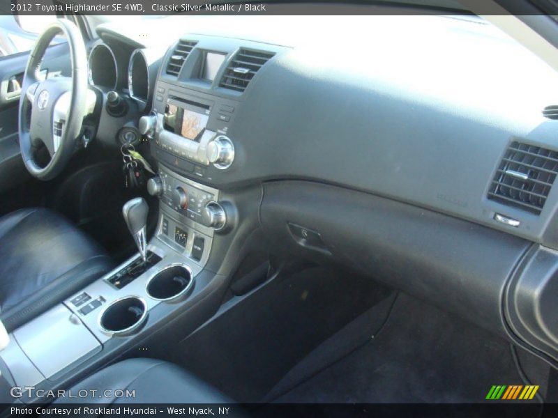 Classic Silver Metallic / Black 2012 Toyota Highlander SE 4WD
