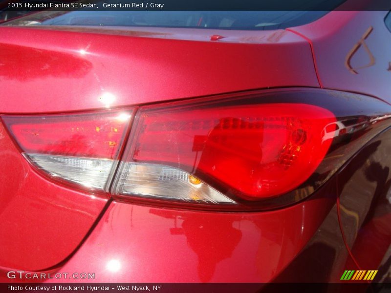 Geranium Red / Gray 2015 Hyundai Elantra SE Sedan