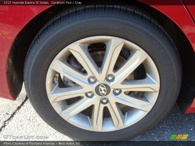 Geranium Red / Gray 2015 Hyundai Elantra SE Sedan