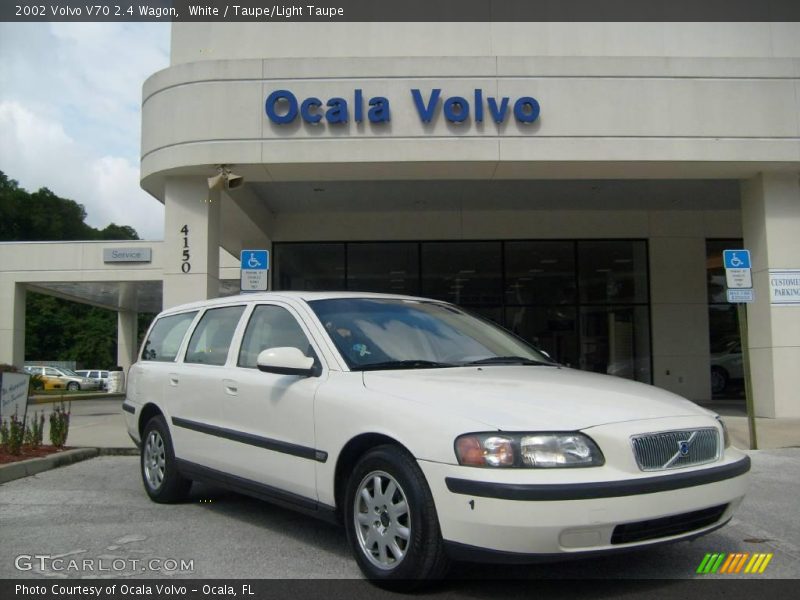 White / Taupe/Light Taupe 2002 Volvo V70 2.4 Wagon