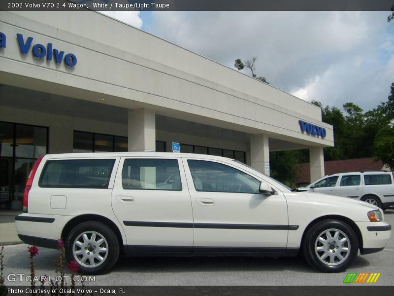 White / Taupe/Light Taupe 2002 Volvo V70 2.4 Wagon