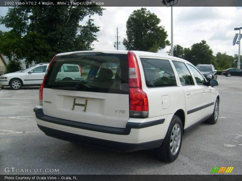White / Taupe/Light Taupe 2002 Volvo V70 2.4 Wagon