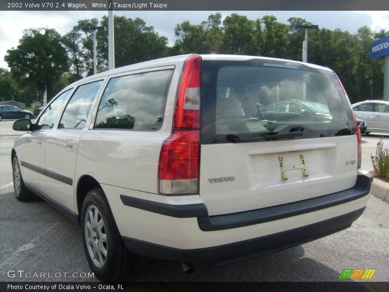 White / Taupe/Light Taupe 2002 Volvo V70 2.4 Wagon