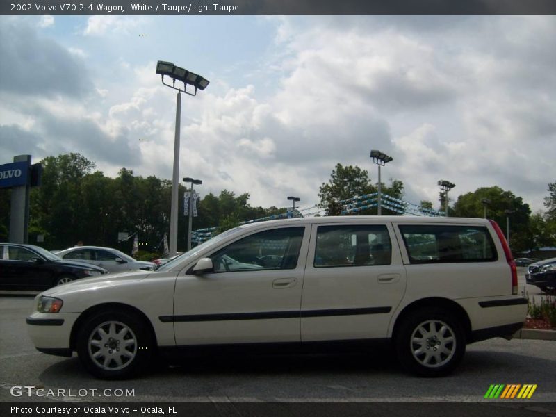 White / Taupe/Light Taupe 2002 Volvo V70 2.4 Wagon