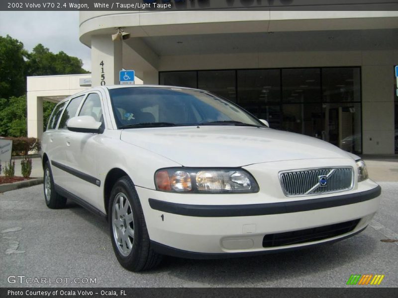 White / Taupe/Light Taupe 2002 Volvo V70 2.4 Wagon