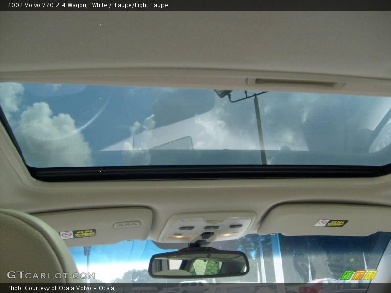 White / Taupe/Light Taupe 2002 Volvo V70 2.4 Wagon