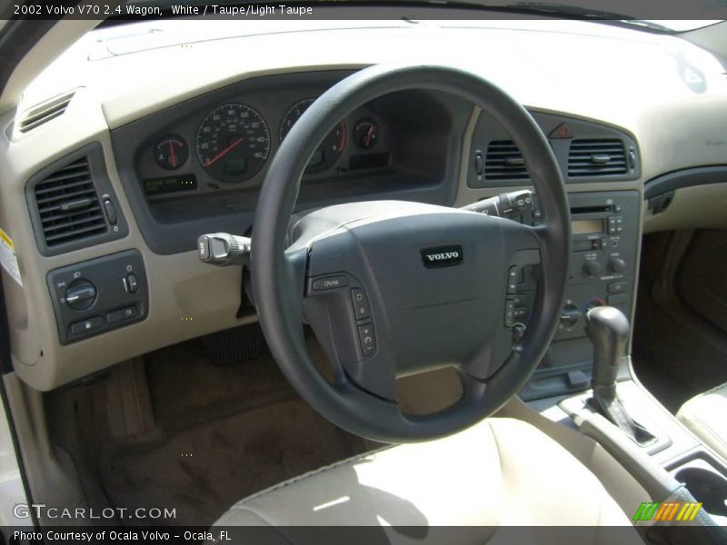 White / Taupe/Light Taupe 2002 Volvo V70 2.4 Wagon