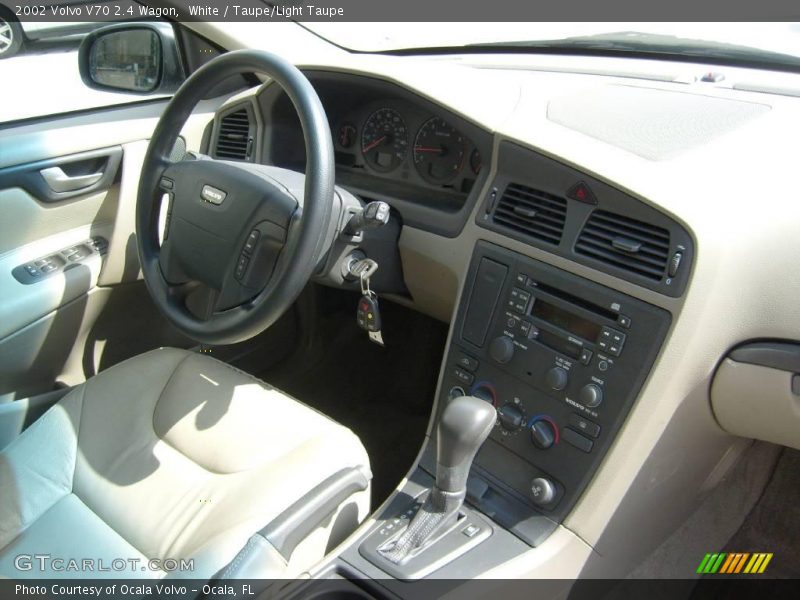 White / Taupe/Light Taupe 2002 Volvo V70 2.4 Wagon