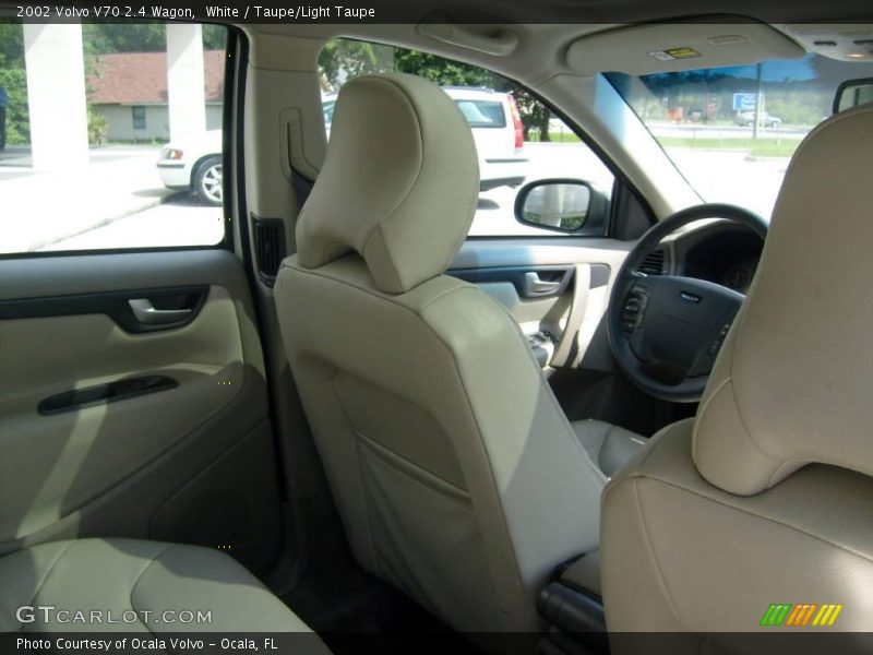 White / Taupe/Light Taupe 2002 Volvo V70 2.4 Wagon