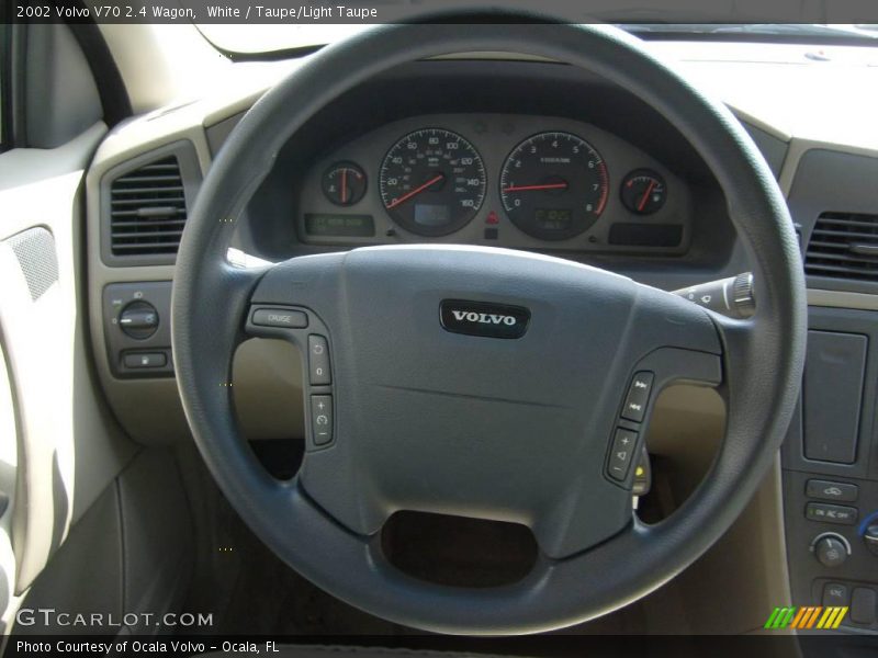 White / Taupe/Light Taupe 2002 Volvo V70 2.4 Wagon