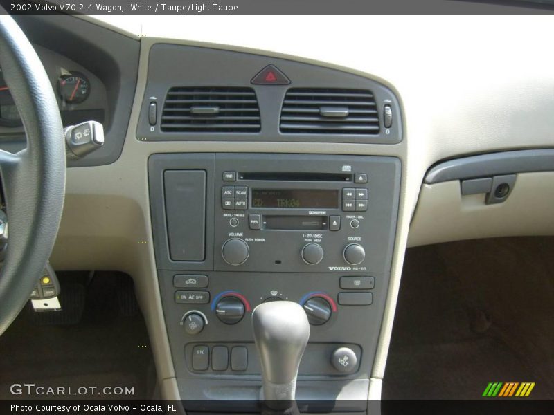 White / Taupe/Light Taupe 2002 Volvo V70 2.4 Wagon