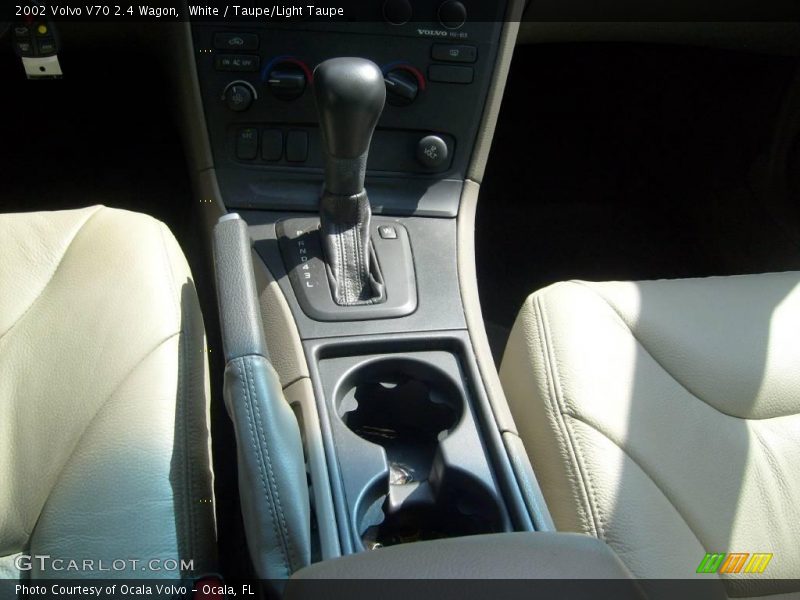 White / Taupe/Light Taupe 2002 Volvo V70 2.4 Wagon