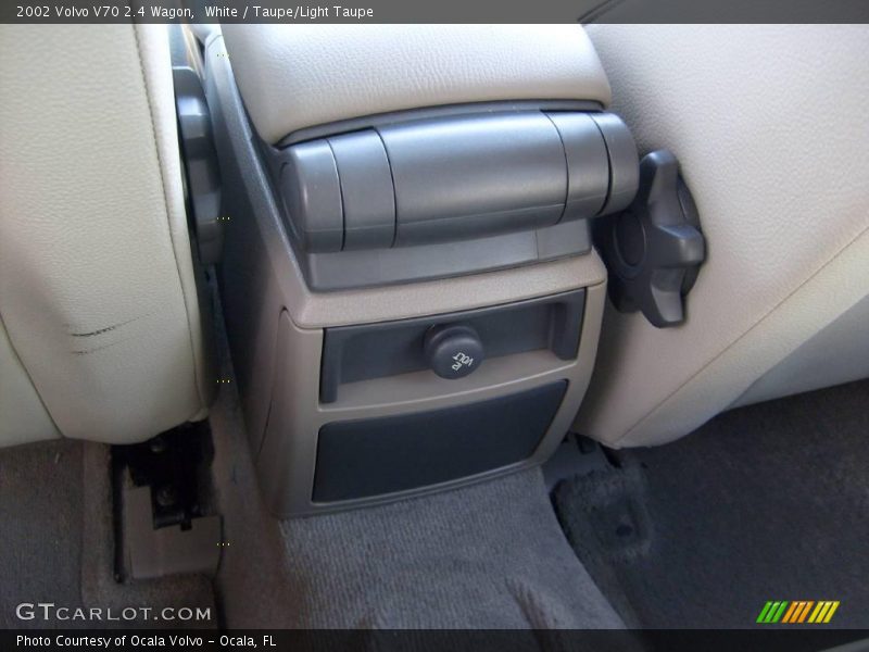 White / Taupe/Light Taupe 2002 Volvo V70 2.4 Wagon