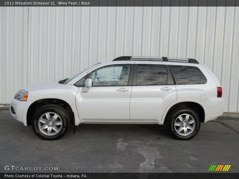 White Pearl / Black 2011 Mitsubishi Endeavor LS