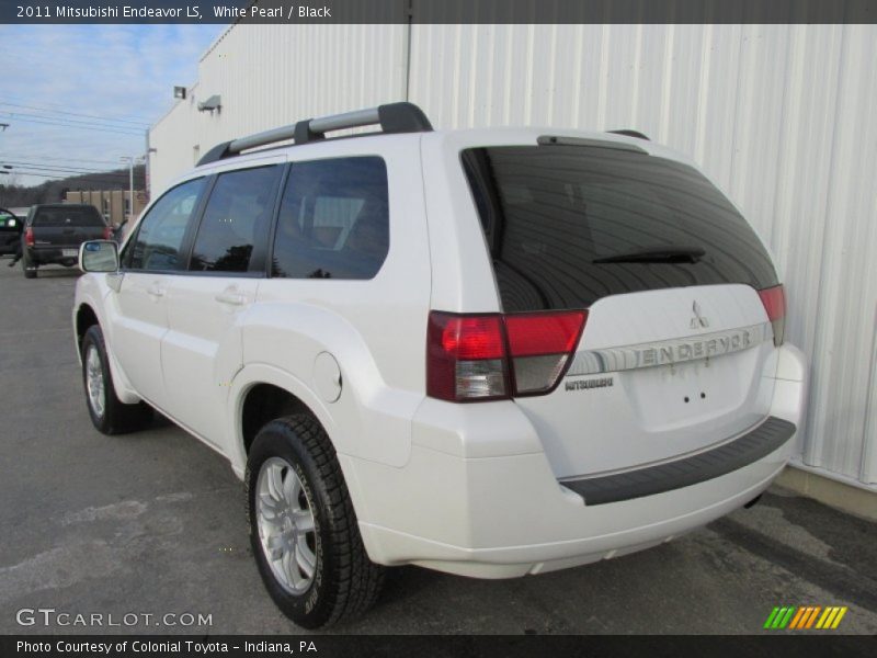 White Pearl / Black 2011 Mitsubishi Endeavor LS