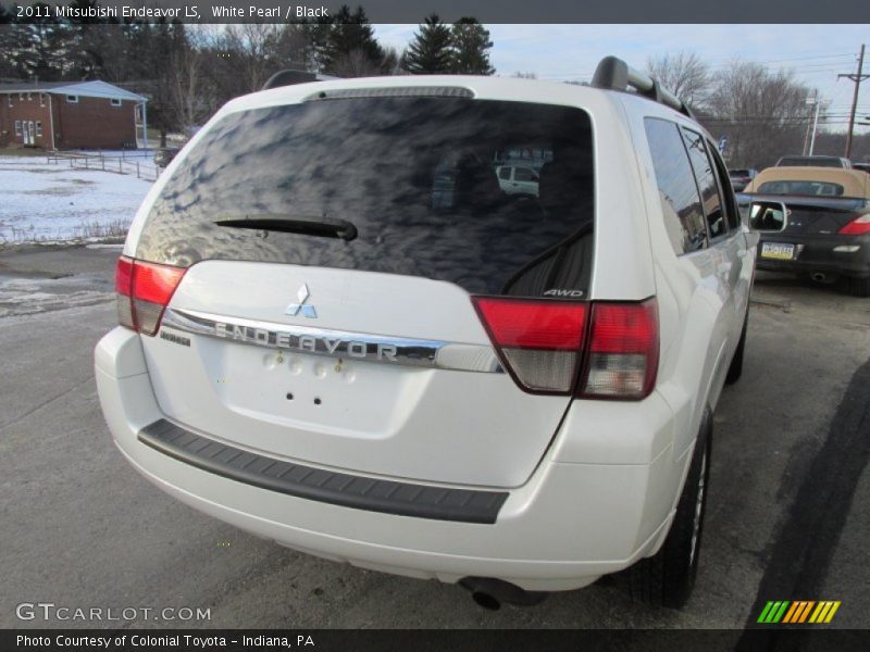 White Pearl / Black 2011 Mitsubishi Endeavor LS