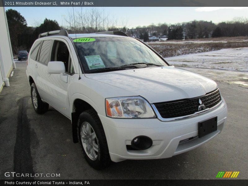 White Pearl / Black 2011 Mitsubishi Endeavor LS