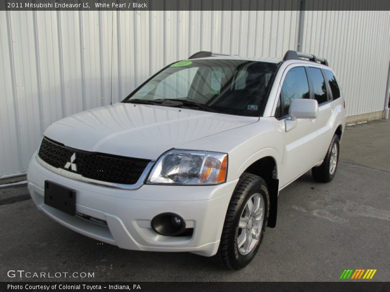 White Pearl / Black 2011 Mitsubishi Endeavor LS