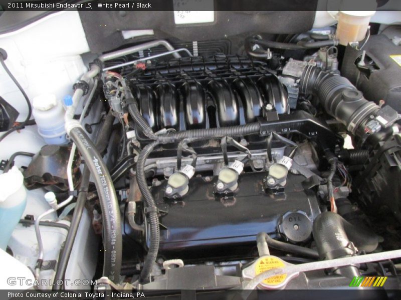 White Pearl / Black 2011 Mitsubishi Endeavor LS