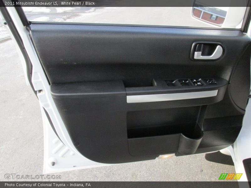 White Pearl / Black 2011 Mitsubishi Endeavor LS