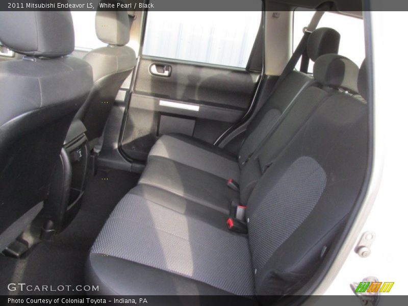 White Pearl / Black 2011 Mitsubishi Endeavor LS