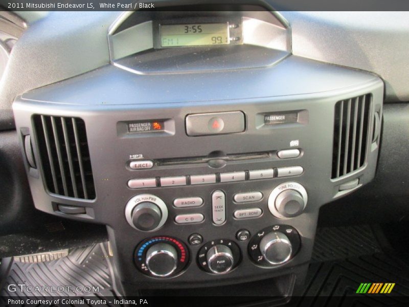 White Pearl / Black 2011 Mitsubishi Endeavor LS