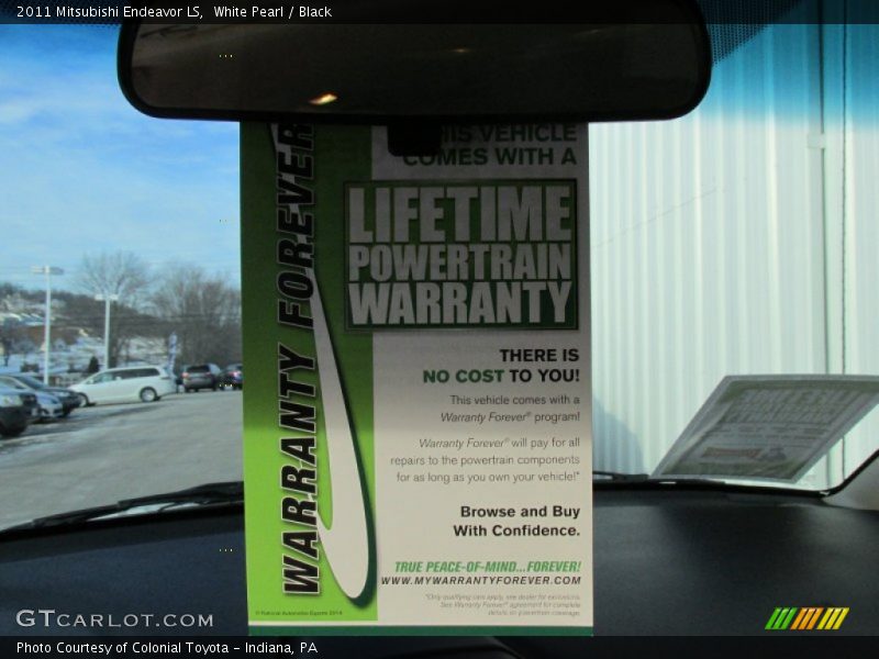 White Pearl / Black 2011 Mitsubishi Endeavor LS
