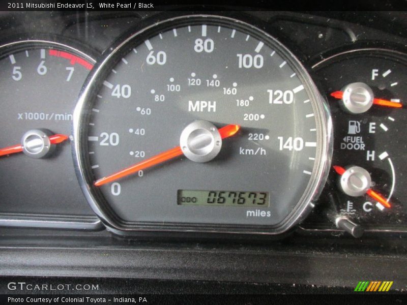 White Pearl / Black 2011 Mitsubishi Endeavor LS