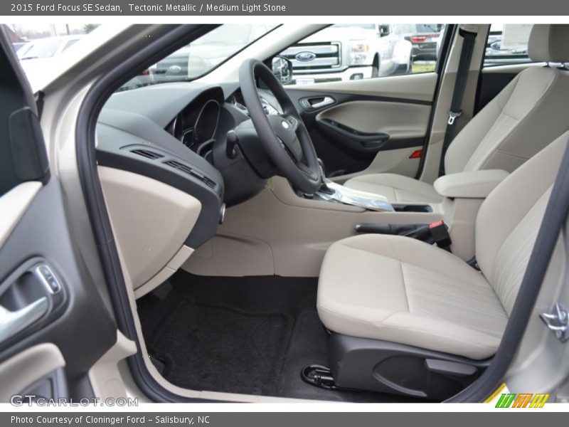  2015 Focus SE Sedan Medium Light Stone Interior
