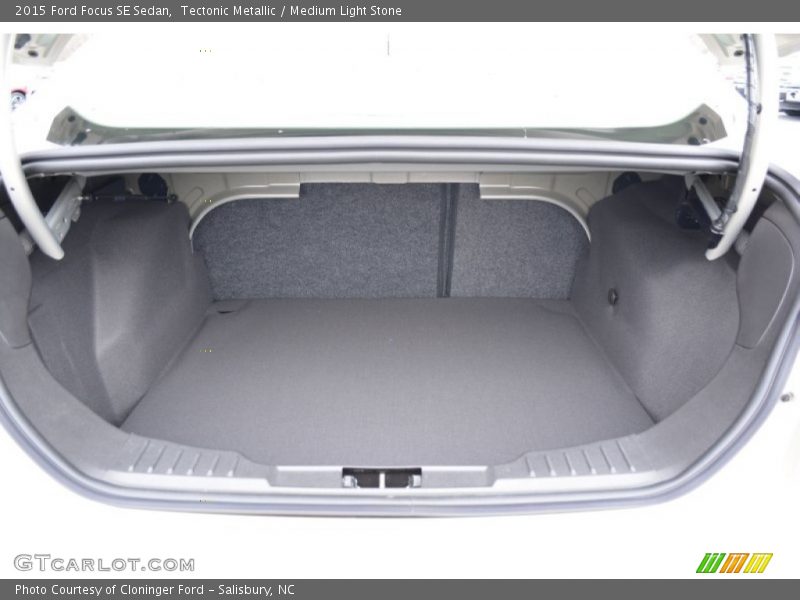  2015 Focus SE Sedan Trunk