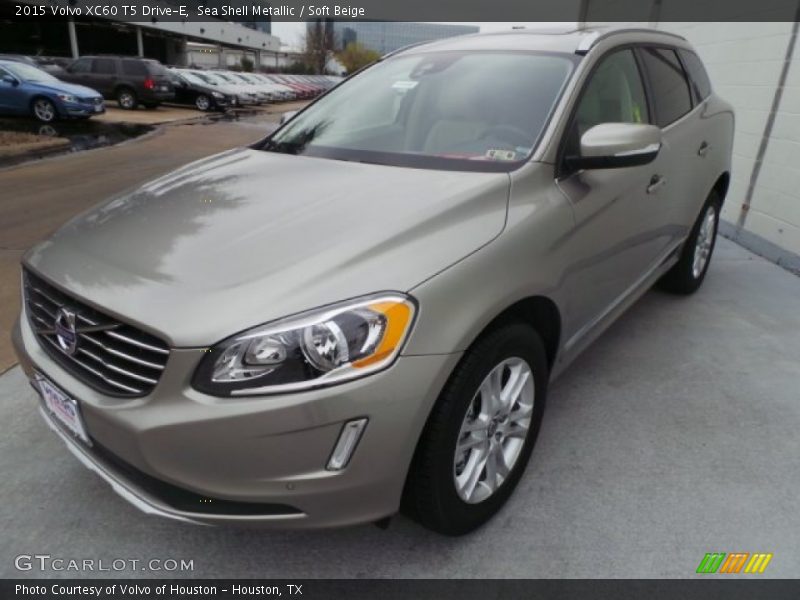 Sea Shell Metallic / Soft Beige 2015 Volvo XC60 T5 Drive-E