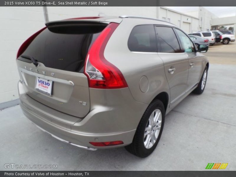Sea Shell Metallic / Soft Beige 2015 Volvo XC60 T5 Drive-E