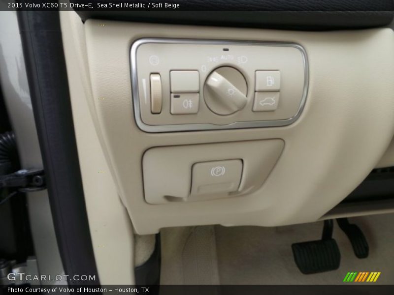 Sea Shell Metallic / Soft Beige 2015 Volvo XC60 T5 Drive-E