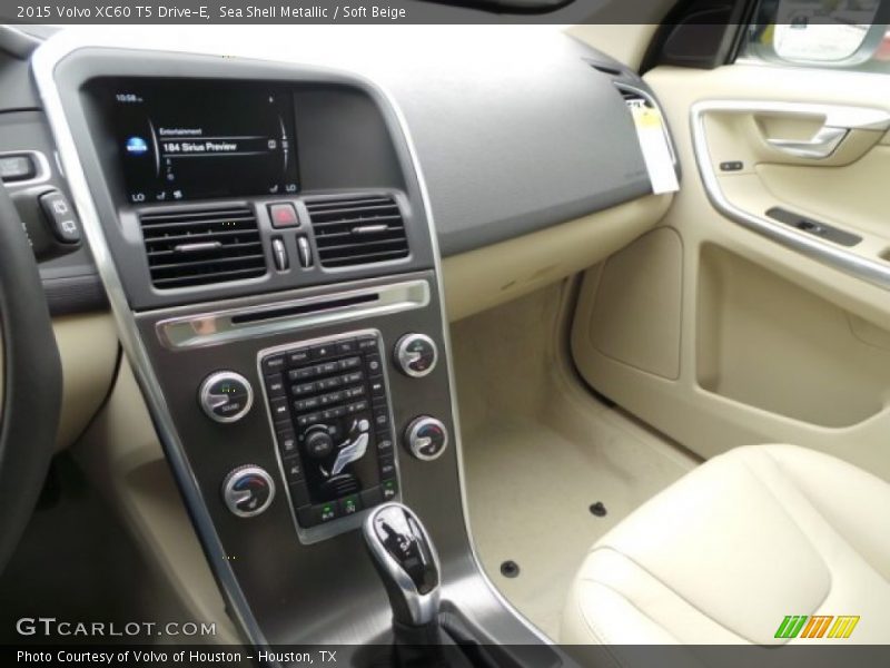 Sea Shell Metallic / Soft Beige 2015 Volvo XC60 T5 Drive-E