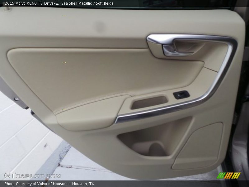 Sea Shell Metallic / Soft Beige 2015 Volvo XC60 T5 Drive-E