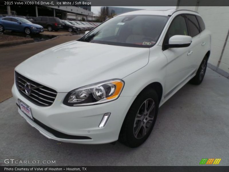 Ice White / Soft Beige 2015 Volvo XC60 T6 Drive-E