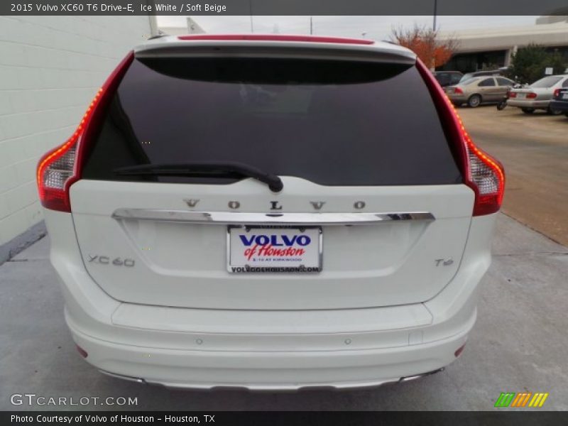 Ice White / Soft Beige 2015 Volvo XC60 T6 Drive-E