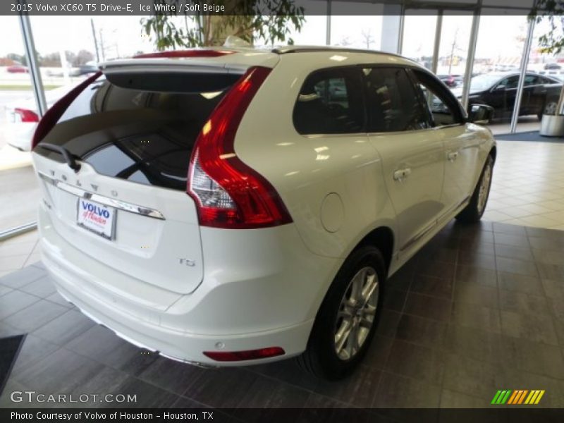 Ice White / Soft Beige 2015 Volvo XC60 T5 Drive-E