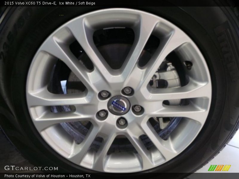 Ice White / Soft Beige 2015 Volvo XC60 T5 Drive-E