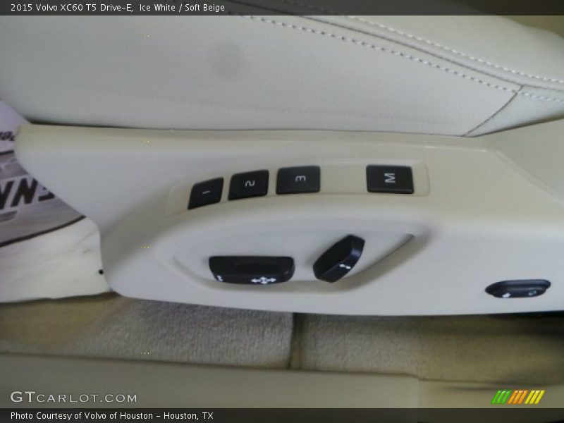 Ice White / Soft Beige 2015 Volvo XC60 T5 Drive-E