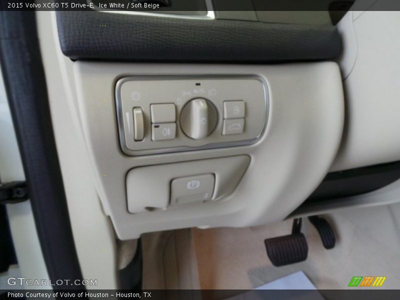 Ice White / Soft Beige 2015 Volvo XC60 T5 Drive-E